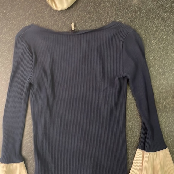 In great condition. Worn a few times, has been dry cleaned. - Picture 3 of 3